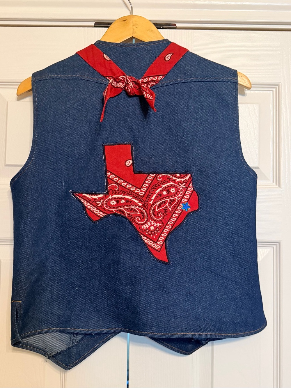 Vintage 80s 90s Legends West Denim Vest Red Bandana Texas Fringe Pocket - Picture 2 of 2